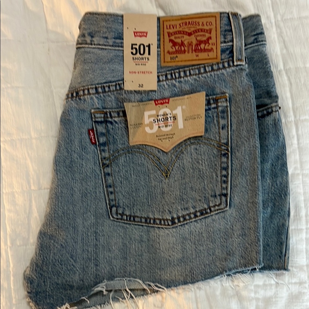 Levi's 501 Denim Shorts button fly cutoffs midrise 
NWT SZ 32